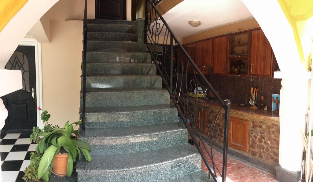 Deluxe Guest House Kvariati Exterior photo